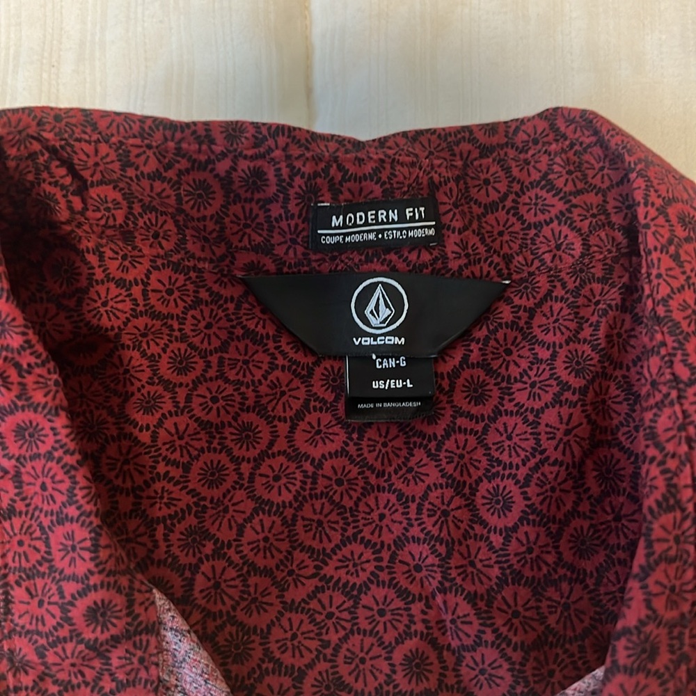 Volcom Button Up Collared Shirt Large - image 2